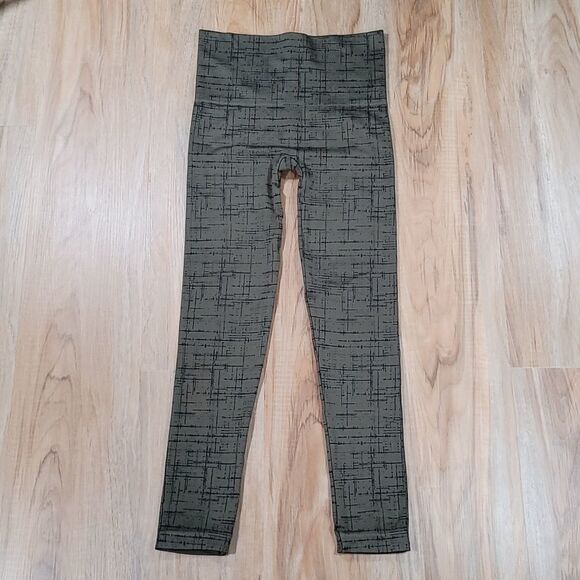 ☔️🔺️Spanx Olive & Black "Look at me Now" Seamless High Waist Pants Medium - Picture 3 of 8